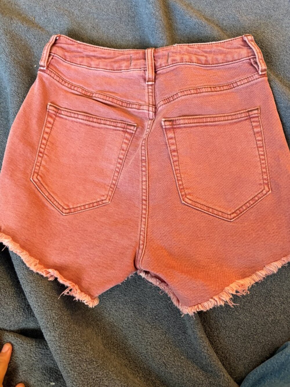 We The Free Twenty Five Mauve Distressed Denim Shorts Size 25 - Picture 3 of 4